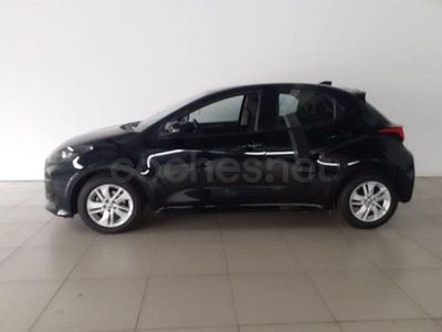 Usado Toyota Yaris Hybrid Active 116 CV (85 kW) 2022 Negro Berlina