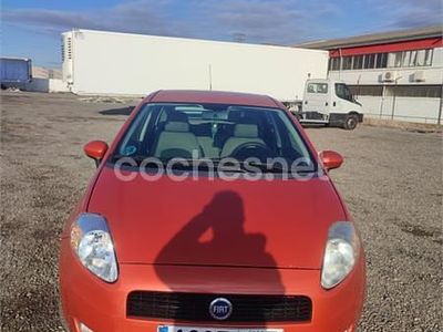 Usado Fiat Grande Punto Active 77 CV (56 kW) 2006 Naranja Utilitario
