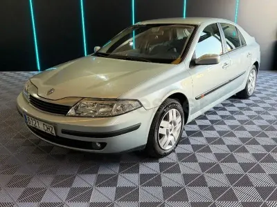 Usado Renault Laguna II Dynamique 120 CV (88 kW) 2004 Gris / plata Berlina