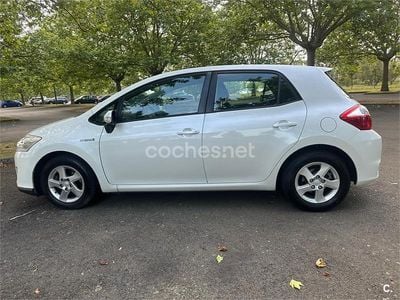 Usado Toyota Auris Hybrid Active 135 CV (99 kW) 2011 Blanco Berlina