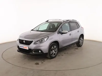 Usado Peugeot 2008 Style 102 CV (75 kW) 2018 Gris SUV