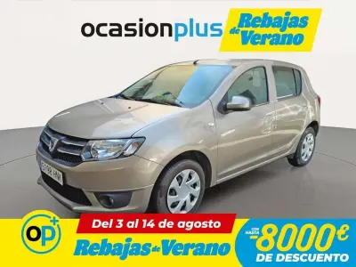 Usado Dacia Sandero Lauréate 90 CV (66 kW) 2012 Beige Utilitario