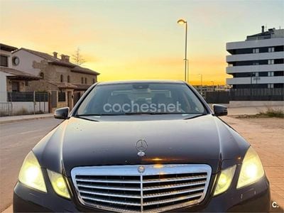 Usado Mercedes E220 Elegance 170 CV (125 kW) 2009 Granate Berlina