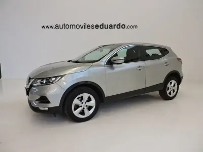 Usado Nissan Qashqai Acenta 115 CV (84 kW) 2020 Gris / plata SUV