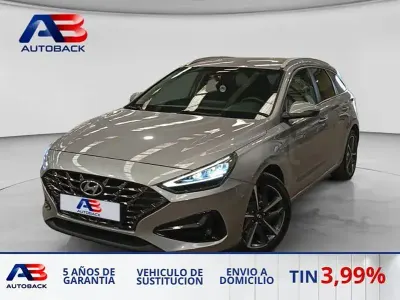 Usado Hyundai i30 120 CV (88 kW) 2023 Plata Familiar