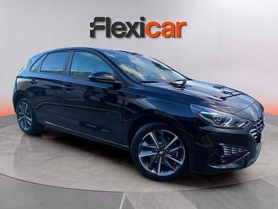 Usado Hyundai i30 110 CV (80 kW) 2024 Negro Berlina
