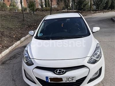 Usado Hyundai i30 100 CV (73 kW) 2015 Blanco Berlina