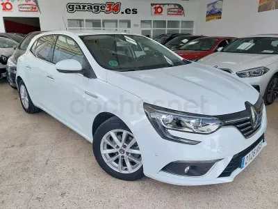 Usado Renault Mégane IV Bose Edition 130 CV (95 kW) 2017 Blanco Berlina