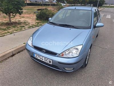 Usado Ford Focus Ghia 115 CV (84 kW) 2004 Azul Berlina