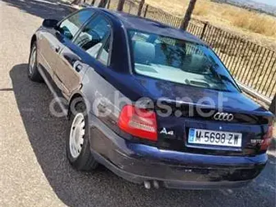 Usado Audi A4 115 CV (84 kW) 2001 Azul Berlina