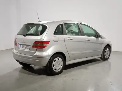 Usado Mercedes B170 117 HP (86 kW) 2005 Cinzento Monovolume