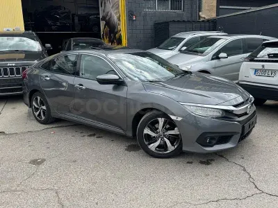 Usado Honda Civic Prestige 182 CV (133 kW) 2017 Gris / plata Berlina