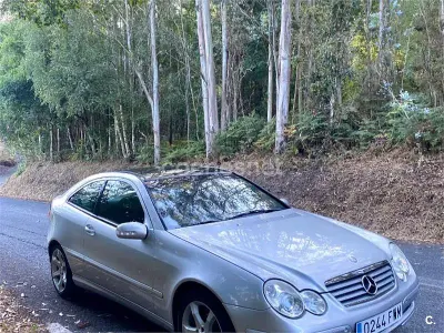 Usado Mercedes C220 143 CV (105 kW) 2002 Gris / plata Berlina