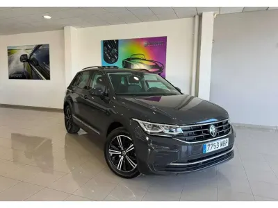 Usado VW Tiguan Life 150 CV (110 kW) 2022 Gris SUV