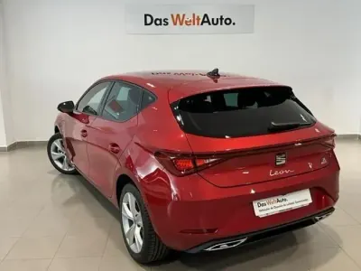 Usado Seat Leon FR 116 CV (85 kW) 2025 Rojo