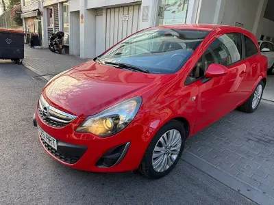 Usado Opel Corsa Expression 75 CV (55 kW) 2014 Rojo Utilitario