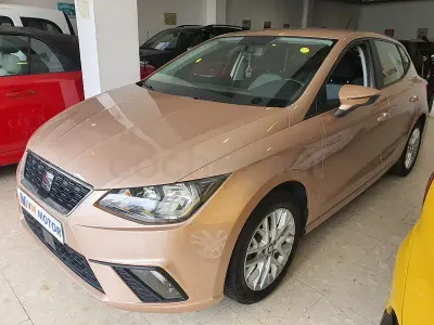 Usado Seat Ibiza Reference 95 CV (69 kW) 2017 Rosa Berlina