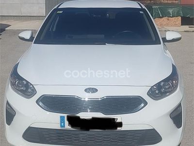 Usado Kia Ceed 120 CV (88 kW) 2019 Blanco Utilitario