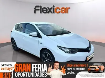 Käytetty Toyota Auris Hybrid 136 HP (100 kW) 2018 Valkoinen