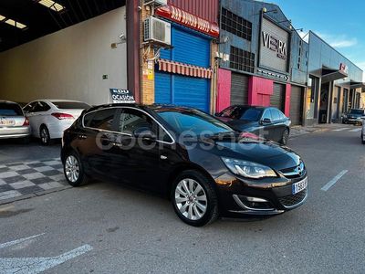 Usado Opel Astra Excellence 130 CV (95 kW) 2013 Marrón Berlina