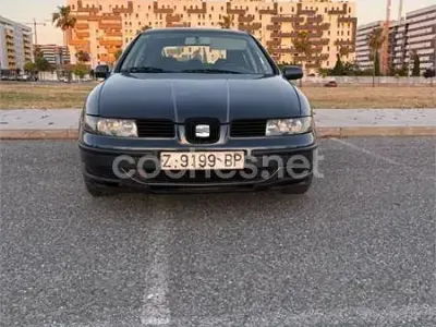 Usado Seat Leon 110 CV (80 kW) 2000 Negro Utilitario