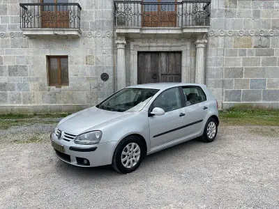 Usado VW Golf IV Sportline 115 CV (84 kW) 2004 Gris / plata Berlina