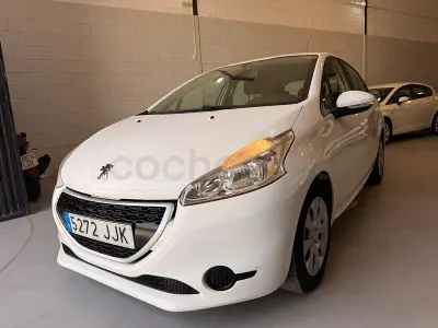 Usado Peugeot 208 Active 75 CV (55 kW) 2015 Blanco Utilitario