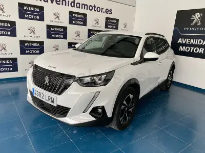 Usado Peugeot 2008 Allure 130 CV (95 kW) 2021 Blanco SUV
