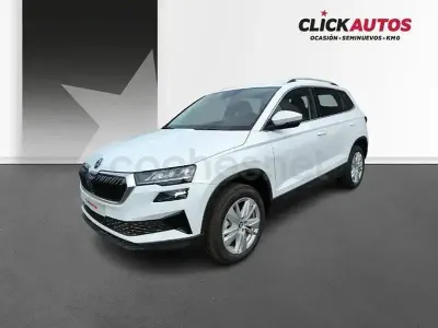 Usado Skoda Karoq Selection 116 CV (85 kW) 2026 Blanco SUV
