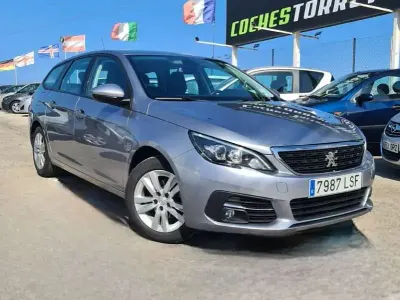 Usado Peugeot 308 SW Active 131 CV (96 kW) 2021 Gris Familiar