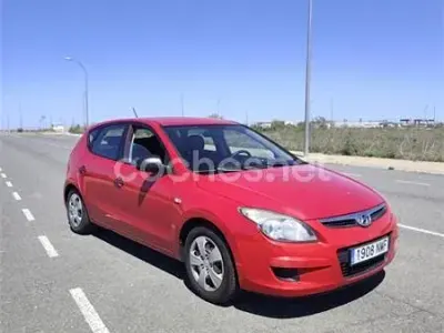 Käytetty Hyundai i30 Classic 109 HP (80 kW) 2009 Punainen Sedan