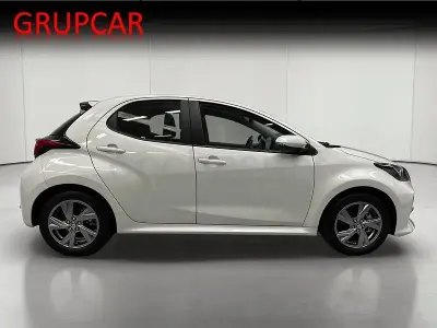 Usado Toyota Yaris Hybrid Business Edition 116 CV (85 kW) 2025 Blanco Berlina