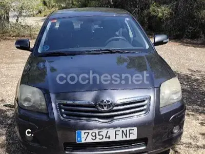 Usado Toyota Avensis Sol 129 CV (94 kW) 2007 Negro Berlina