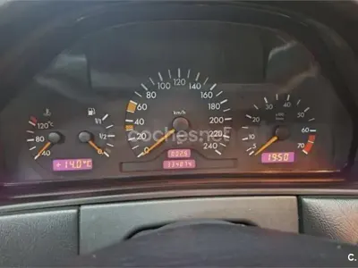 Usado Mercedes E230 Elegance 150 CV (110 kW) 1995 Gris / plata Berlina