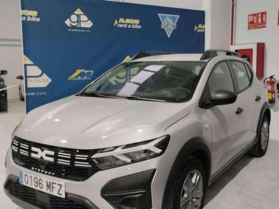 Usado Dacia Sandero Essentiel 101 CV (74 kW) 2023 Gris Utilitario
