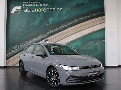 Usado VW Golf VIII Life 130 CV (95 kW) 2022 Gris / plata Berlina