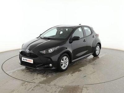 Negro Usado 2021 Toyota Yaris Hybrid Active Berlina | 17.399 € (Precio justo)