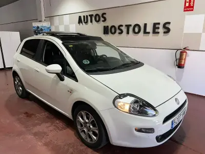 Käytetty Fiat Punto Lounge 95 HP (69 kW) 2012 Valkoinen Viistoperä