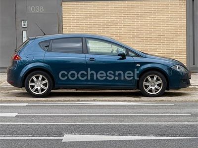 Usado Seat Leon Sport 105 CV (77 kW) 2006 Azul Utilitario