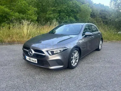 Usado Mercedes A180 116 CV (85 kW) 2018 Gris / plata Berlina