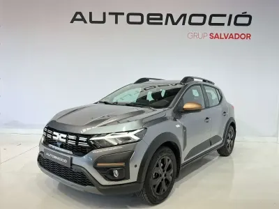 Usado Dacia Sandero Extreme 101 CV (74 kW) 2024 Gris Utilitario