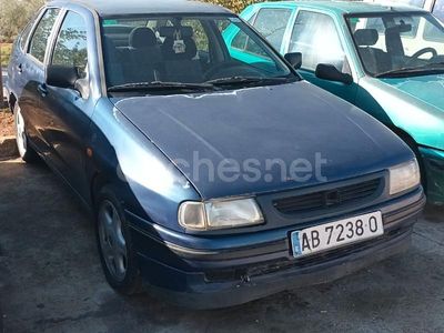 Usado Seat Cordoba 75 CV (55 kW) 1995 Azul Berlina