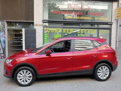 Usado Seat Arona Ecomotive 95 CV (69 kW) 2018 Granate SUV