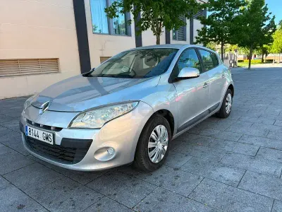 Usado Renault Mégane Expression 105 CV (77 kW) 2009 Gris / plata Berlina