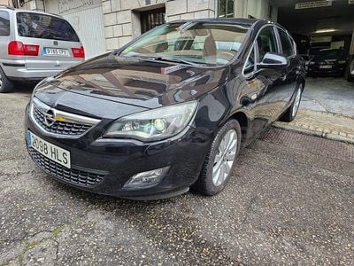 Usado Opel Astra Excellence 125 CV (91 kW) 2012 Negro Berlina