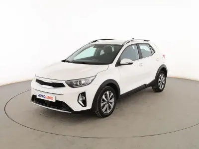 Usado Kia Stonic 84 CV (61 kW) 2022 Blanco SUV
