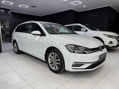 Usado VW Golf VII Advance 150 CV (110 kW) 2019 Blanco Familiar