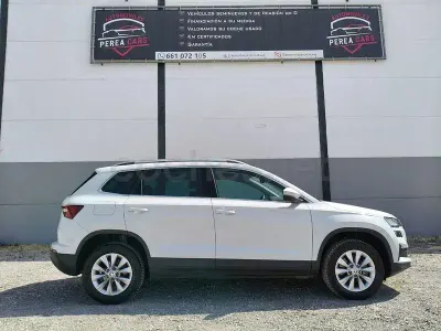 Usado Skoda Karoq Ambition 150 CV (110 kW) 2022 Blanco SUV