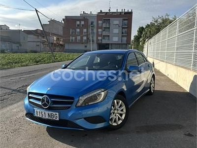 Begagnad Mercedes A180 Urban 122 HK (89 kW) 2014 Blå Sedan