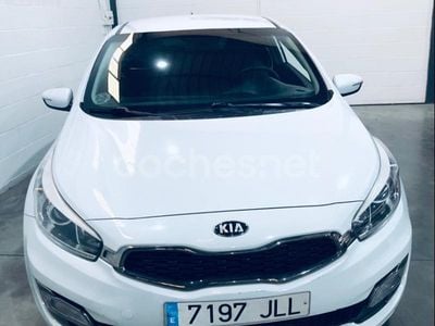 Blanco Usado 2016 Kia Ceed GT Berlina | 8750 € (Precio justo)